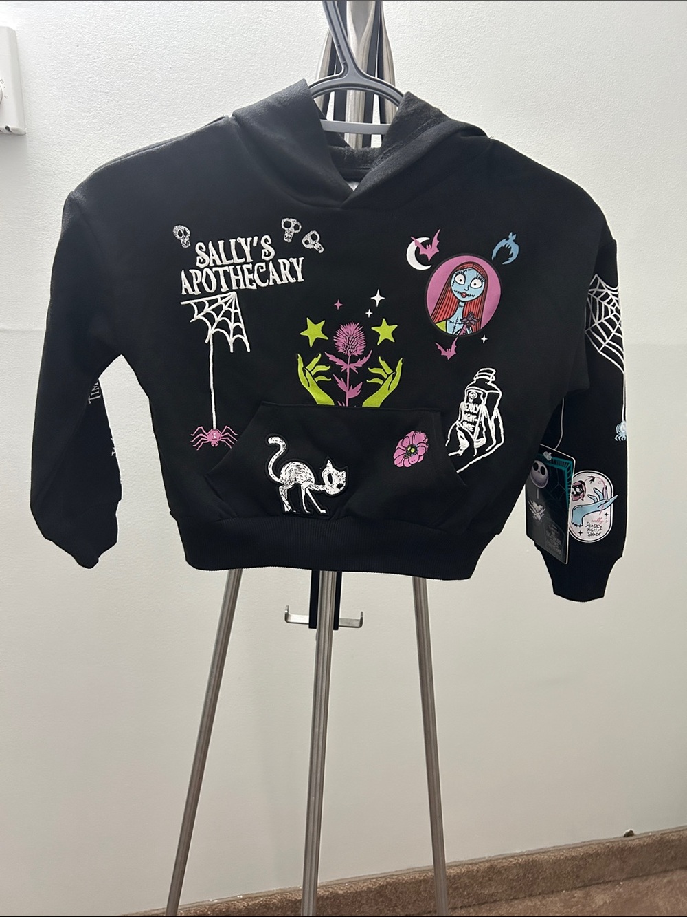 132. NWT Kids Black Hooded Pullover Jacket Nightmare before christmas